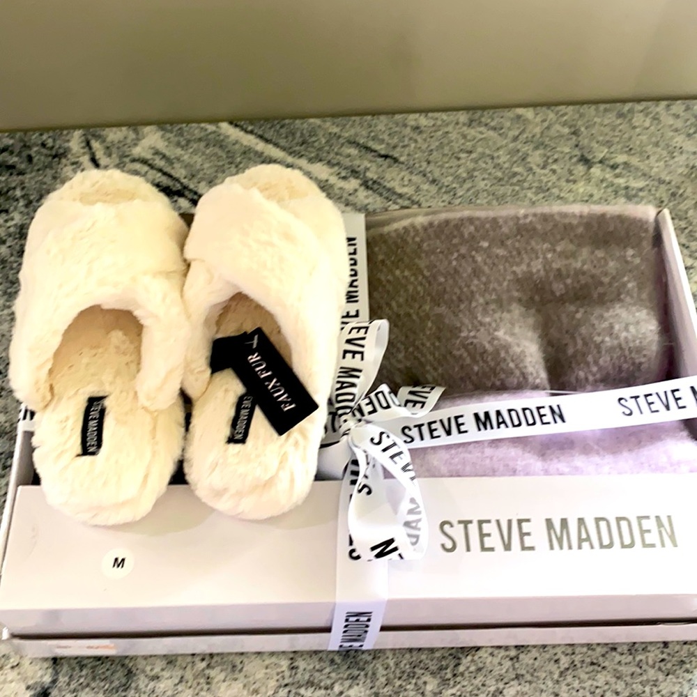 NWT Steve Madden Slipper & Shawl Set Medium
